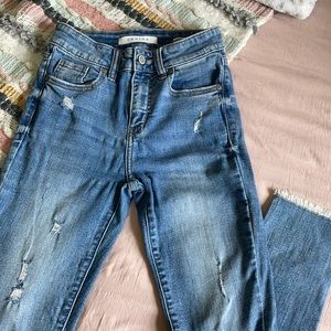 Eunina Light Distressed Jeans